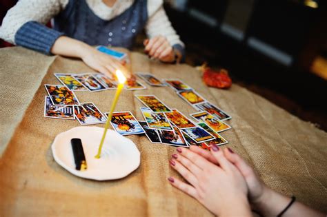 Draw your tarot cards online and get your tarot reading in real time. An Introduction to Tarot Reading