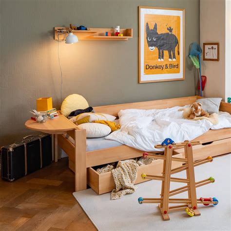 Unter dem bett ist jede menge platz für bettkästen perfekt zum verstauen von zusätzlichen decken kissen o. debreuyn | Bett-Ablagetisch halbrund seitliches Anbauteil ...