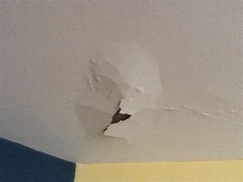Are Hairline Cracks In Ceilings Normal Interior Magazine Leading