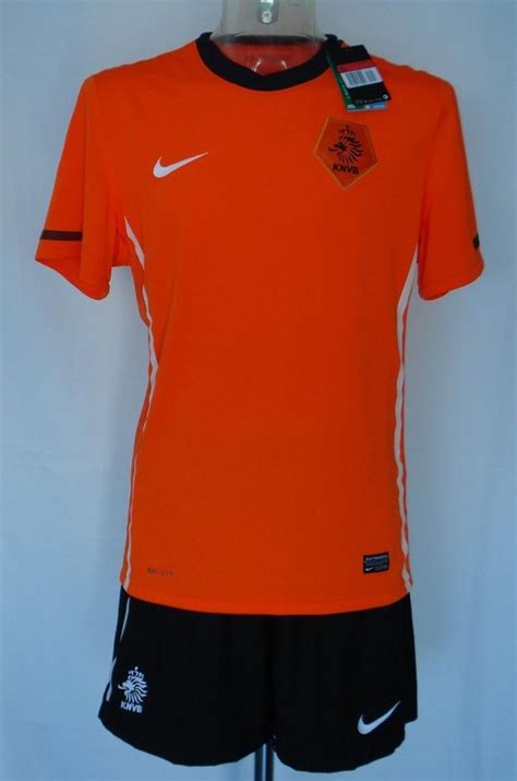 Holland football shirt is one of the most popular shirts around and its clean design with orange color is a favorite to many. Netherlands Home football shirt 2010 - 2012.