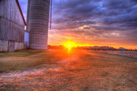 Landscape and sunset behind the barn at Fonferek's Glen, Wisconsin Free ...