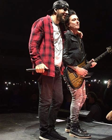 M Shadows And Synyster Gates 2017 With Images Synyster Gates Matt