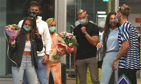 W ostatnim odcinku decyzją uczestników love island tuż przed finałem opuszczają piotr i stella. Uczestnicy Love Island wrócili do Polski! Niektórym trochę się przytyło?! "Zwłaszcza jednej"