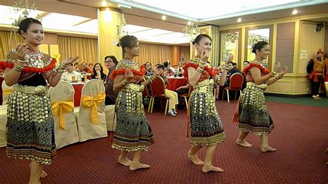 Adat perkahwinan kaum iban di sarawak. Sayang Sarawak: Tarian Ngajat