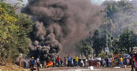Violence In South Africa Death Toll Rises To 72 As Unrest Spreads South Africa Zuma Riots