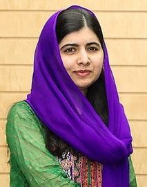 She wrote about her experience in pakistan and the effect that the taliban had on her, her. Biografía corta de Malala Yousafzai