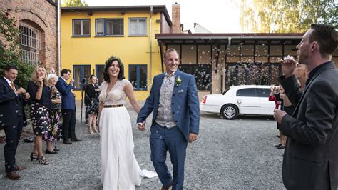 Acht singles legen ihre partnersuche in fremde hände und vertrauen auf ein wissenschaftliches matching. "Hochzeit auf ersten Blick"-Paar rechnete mit Honeymoon ...