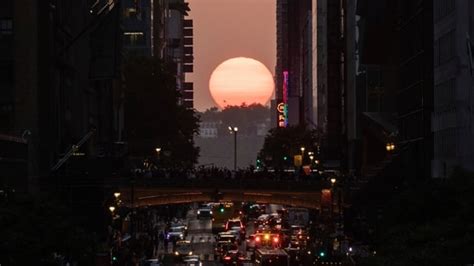 Manhattanhenge Pics Light Up Twitter As Setting Sun Aligns Perfectly