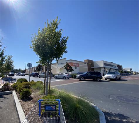How can this Walmart make every curbside order delay for more than 2