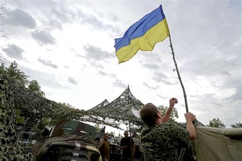 Kiev Promises Restraint As Army Nears Rebel Donetsk