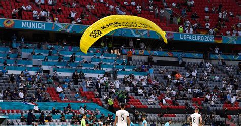What is the difference between germany and france? Munich police were 'poised to shoot' Greenpeace protestor ...