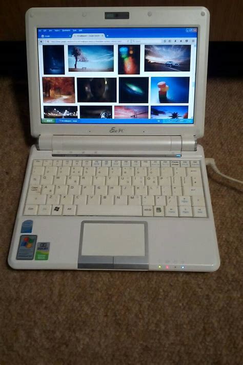 Eee Pc 901 Small White Laptop Windows Xp 1gb Of Ram 12gb Ssd With
