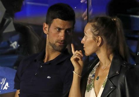 Auch sportstars wie novak djokovic werden in der coronakrise vor alltägliche probleme gestellt, beispielsweise wenn der friseurbesuch vorerst entfallen muss. Horrorshow statt Showturnier - Vorarlberger Nachrichten ...