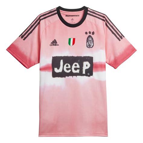 • la facoltà da parte di juventus di acquisire a titolo definitivo le prestazioni sportive del giocatore qualora detti obiettivi non fossero raggiunti. JUVENTUS MAGLIA HUMANRACE 2020-21 Pharrell Williams | CalcioItalia.com