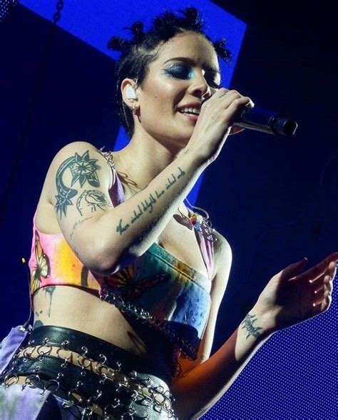 Halsey Queen Manic Foto Fotografía Pinterest Rojo Carmesí