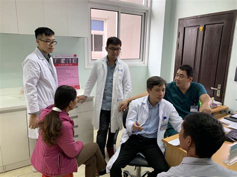 Đoàn Chuyên Gia Chấn Thương Bệnh Viện Hữu Nghị Việt Đức Khám Sàng Lọc