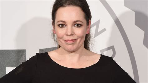 The Crown Cast Olivia Colman As Older Queen Elizabeth For Seasons 3 And