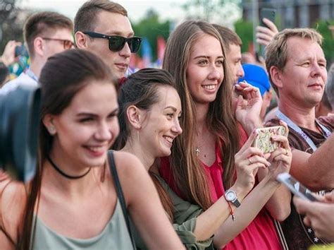 russia s world cup fan zone turns into flirt zone as foreigners seek love fifa world cup 2018