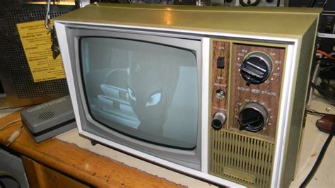 Philco Ford B32qtav Bw 9 70s Crt Portable Television Youtube