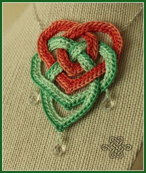Celtic Motherhood Necklace - Celtic Knot Crochet in 2020 | Celtic motherhood, Crochet patterns ...