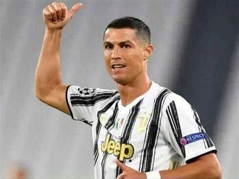 نشر حساب مانشيتر بالعربي عبر موقع twitter مقطعا من أغنية كان لك معايا لأم كلثوم. كريستيانو رونالدو يحتفل بهدفه ال 750