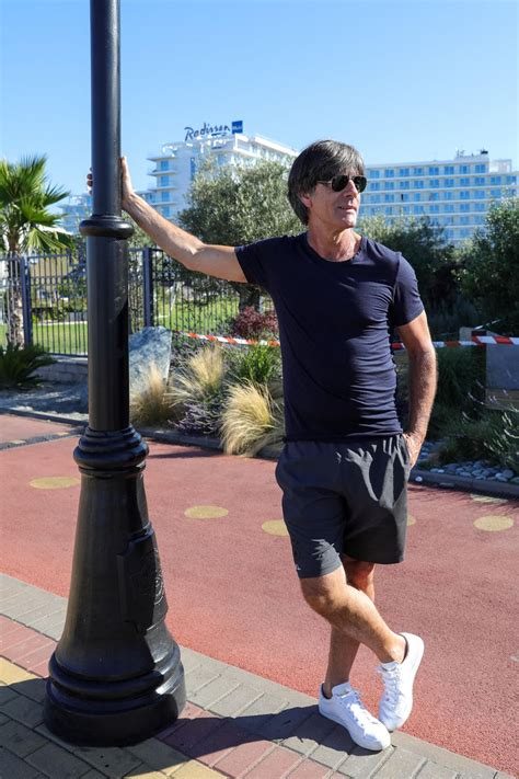 He is the head coach of the germany national team. Joachim Löw: Tiefenentspannt in Sotschi - was steckt ...