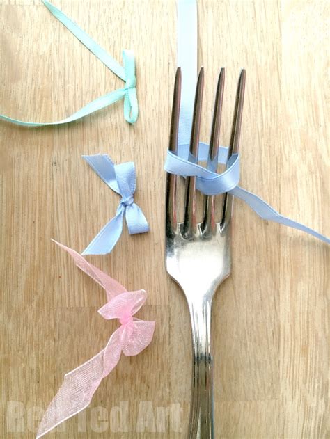 Use these ribbon bow tying instructions to wrap your gifts beautifully. how to tie a ribbon bow using a fork - quick and easy and oh so satisfying - Red Ted Art's Blog