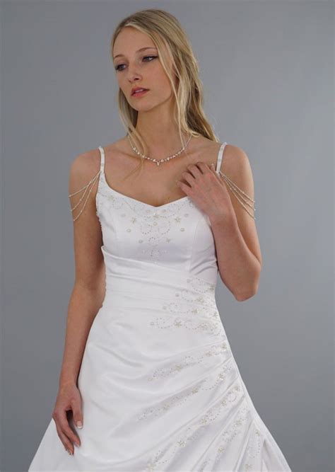 Sie können zwischen langen oder kurzen brautkleidern, strandhochzeitskleidern, brautkleidern in übergrößen, erschwinglichen. Pin auf Hochzeitskleider