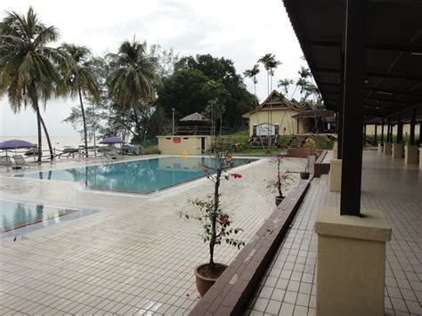 It is located at tanjung bidara, which is only 15 minutes drive from guests have the luxury to choose whether they want a deluxe twin room with either garden or sea view. INTANBLING: tanjung bidara beach resort