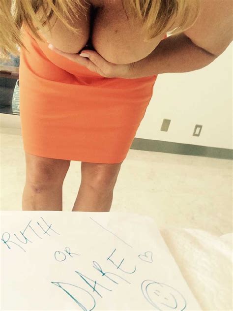 Milf Girlfriend Naked Sign Pics With Boobs