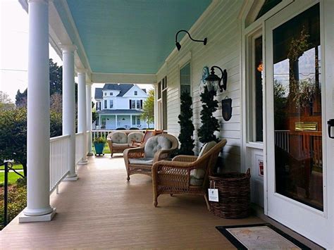 Porch sitting, i.e., sitting on a front porch or stoop, usually of a private residence is a leisure activity which can be a direct or indirect form of social interaction. Sit, Reflect, and Dream a Little (or a lot!) On Our Front ...
