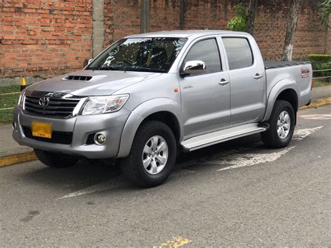 Toyota hilux 2015 is one of the most popular pickup truck with its durability and reliability produced by toyota motor company. Toyota Hilux 2500 Diesel 4x4 Mt 2015 - $ 86.000.000 en TuCarro