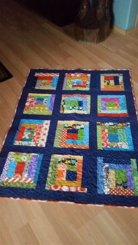 Use quilt as you go techniques (or qayg) while making a beautiful bag! Make it as you go modified log cabin | Quilts, Log cabin ...