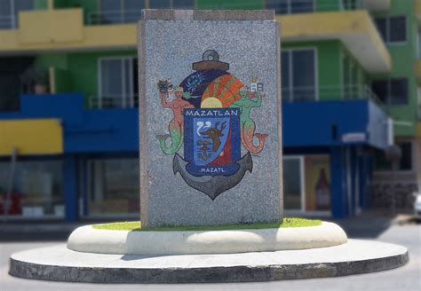 monumento al escudo de sinaloa y joyería cielito lindo