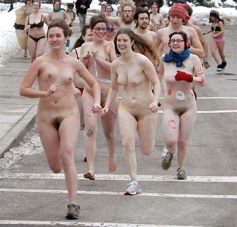 画像大学で行われた全裸マラソンおっぱいとマ コ見放題でワロタ ポッカキット Free Download Nude Photo