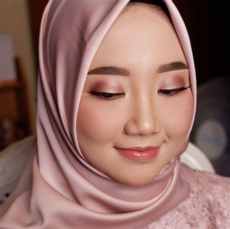 Make Up Wisuda Kondangan Photoshoot Jasa Beauty Services Di Carousell