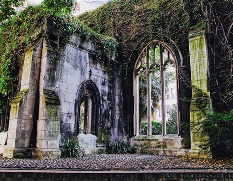 St Dunstan In The East The Ruined Church Thats Now A Beautiful Garden