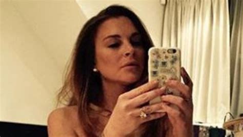 Lindsay Lohan Posts Nude Selfie To Celebrate Rd Birthday News