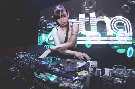 37 Dj Wanita Indonesia Paling Hot Dan Seksi Serta Foto Pasti Cantik