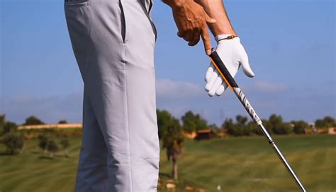 How To Grip A Golf Club Correctly
