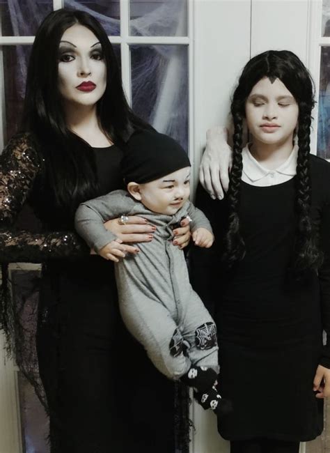 Gift guides for her for him. Addams Family Values Costumes | Easy diy costumes, Addams family values, Halloween goodies