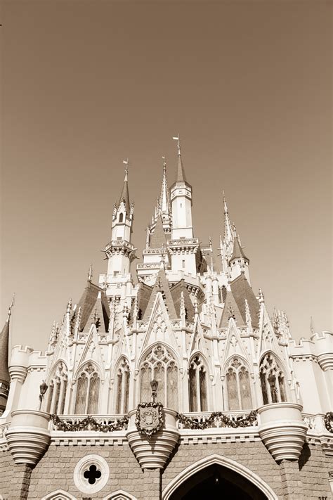 Download ディズニーランドのシンボル シンデレラ城 とは 城内や Images For Free