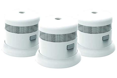 This hardwired ionization smoke alarm has all of the standard features: Top 10 Best Smoke Detectors in 2020 Reviews