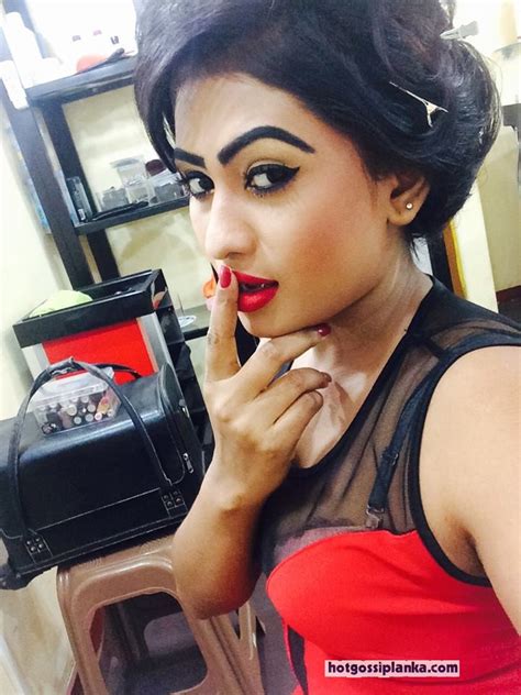 Sri Lankan Hot Girls Piumi Hansamali Latest Hot Sexy Red Selfie Photo