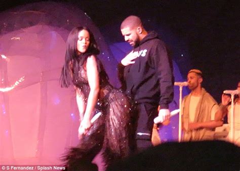 Rihanna Twerks On Drake As They Perform Raunchy Routine At Anti Gig In Toronto Daily Mail Online