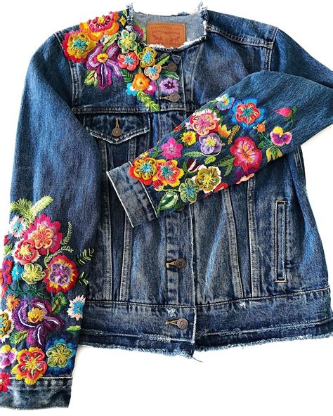 Algunas formas simples de transformar con estilo una chaqueta vaquera