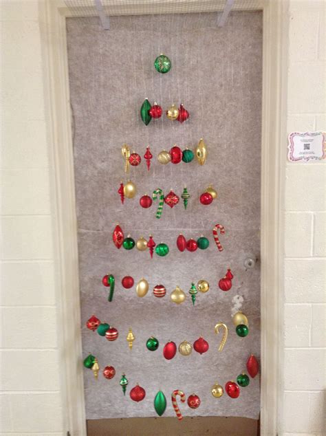 10 Christmas Decorations For Office Door