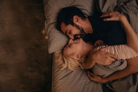 10 Little Things Thoughtful Couples Do For Each Other Each Morning