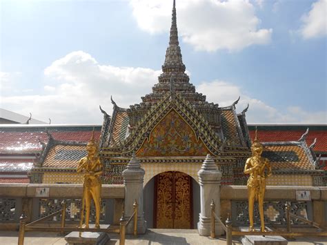 Family Travel Blog : Best Photos of The Grand Palace in Bangkok Thailand