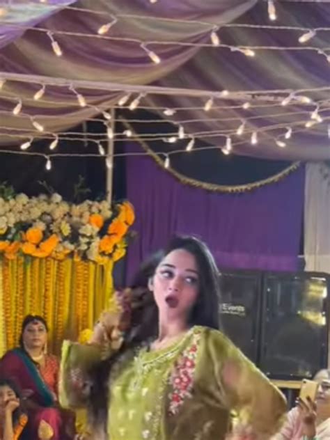 Meet Pakistani Girl Ayesha Whose Mera Dil Yeh Pukare Dance Video Went